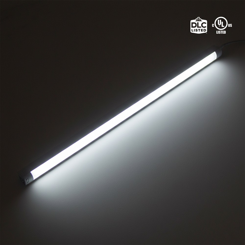 8FT LINEAR STRIP LED LUMINAIRE - 3CCT (3500K - 1000K AND 5000K) + 3 WATTAGE SELECTABLE (50W - 10W AND 70W) -
